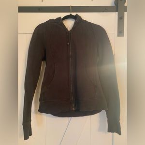 Lululemon Jacket in Black! Full zip. Size 6. Good condition.
